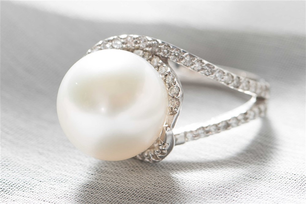 pearl and diamond ring .jpg