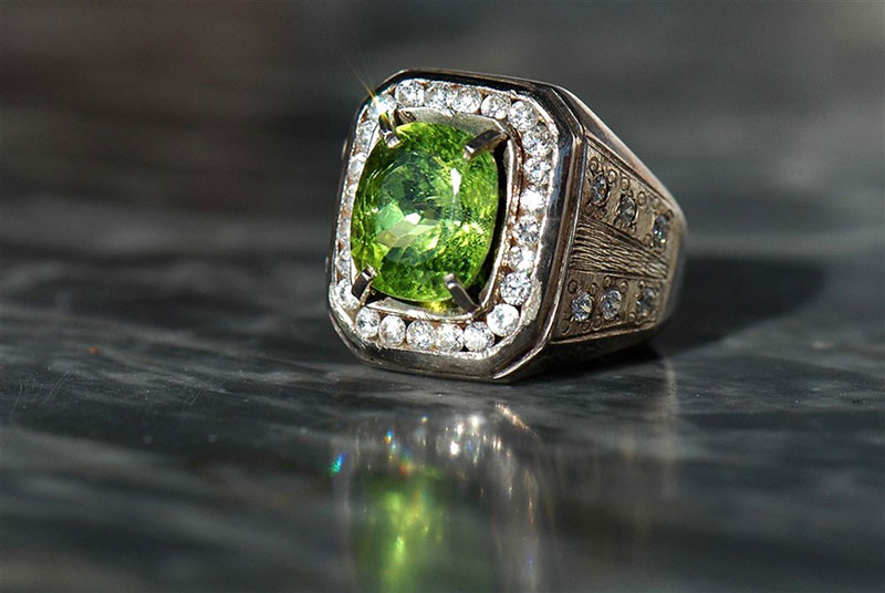 peridot ring .jpg