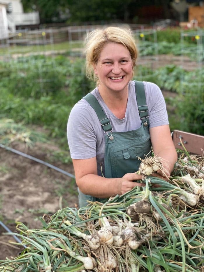 Stephanie Tetterton with Shirley Hammond onions