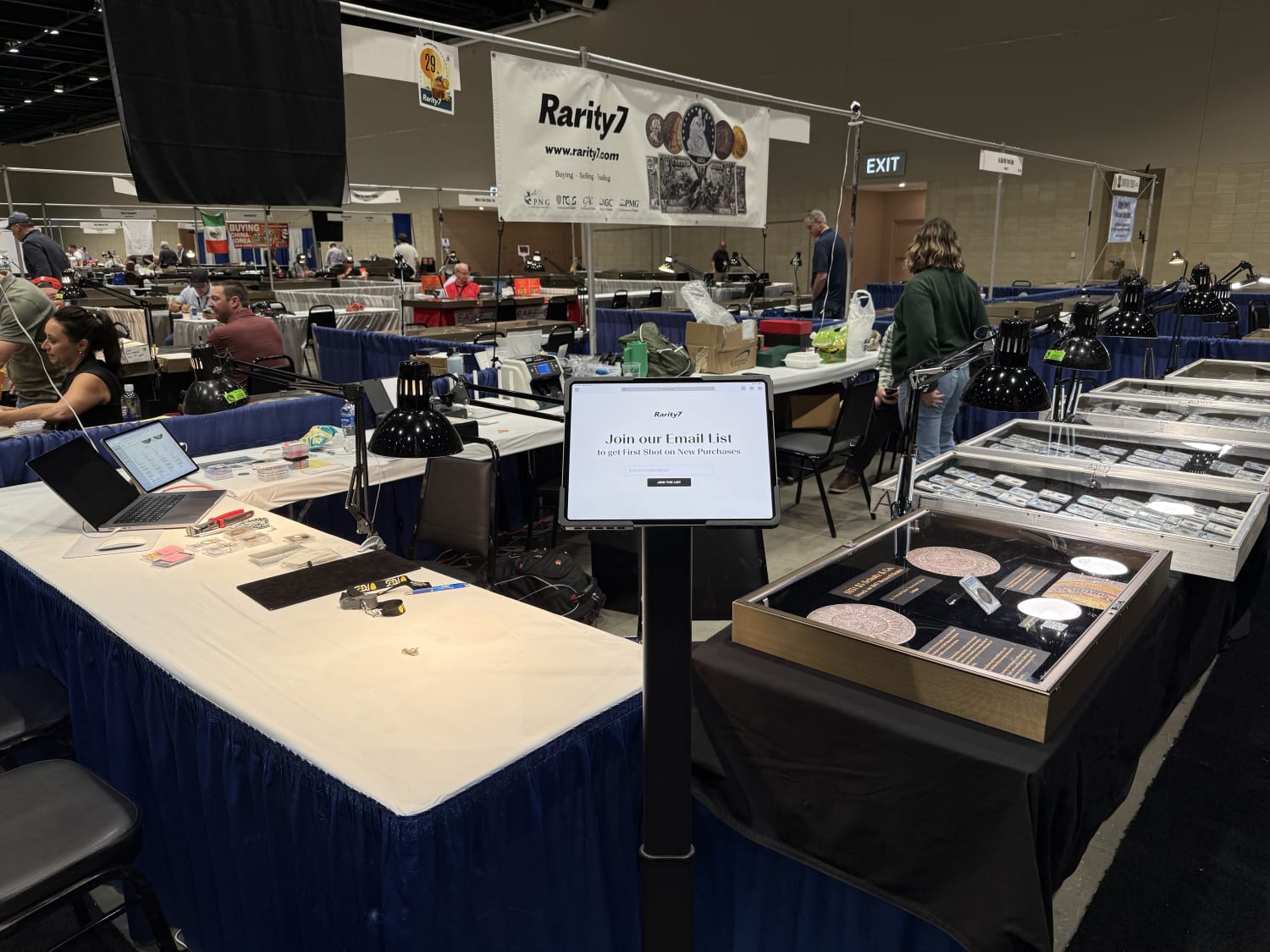 R7 booth, version 1.1 (with extra eye candy)