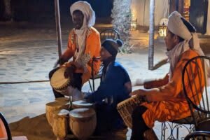 Between mountains and Waves