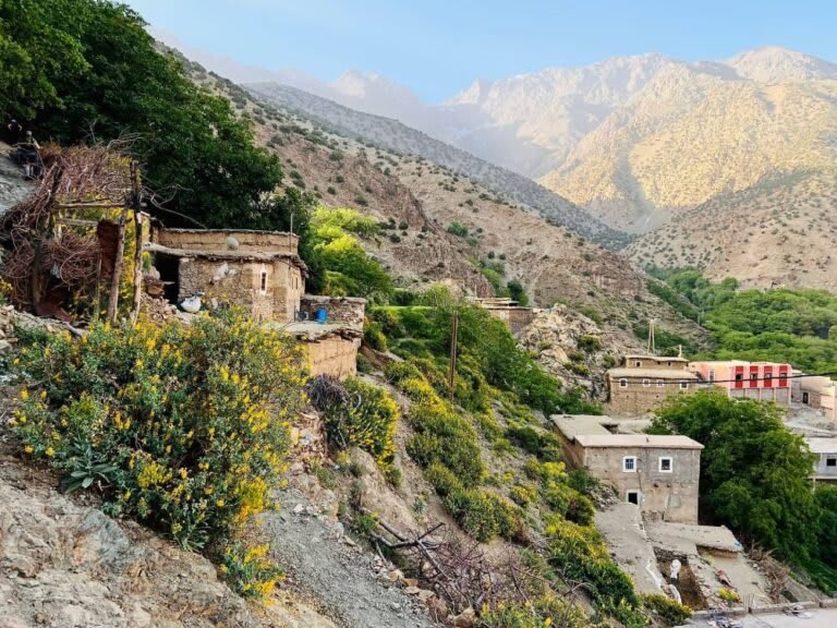 18-trek-Berber-villages-in-Moroccan-high-atlas-mountains-768x576