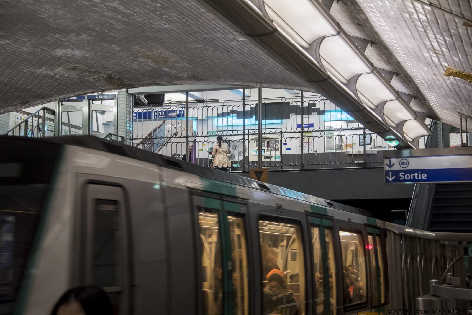 Métro Jasmin Bonjour RATP