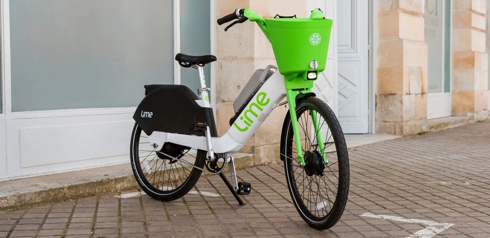 A bicycle in self -service lime