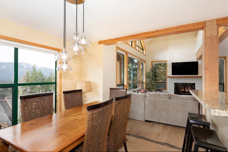 Northern Lights Deluxe Townhome For In Whistler