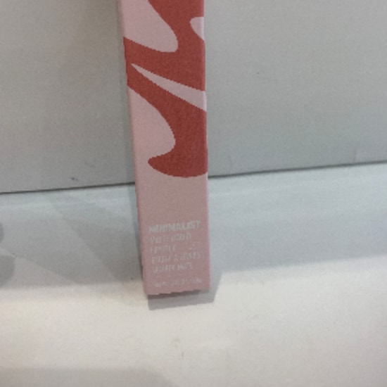 Minimalist matte liquid lipstick (red)