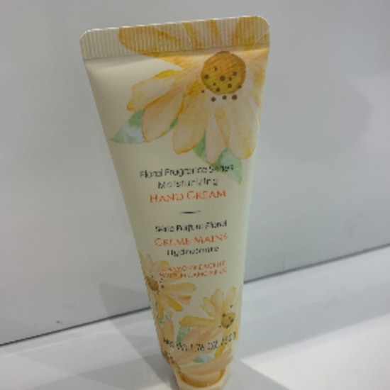 Floral fragrance series moisturizing hand cream (chamomile scent)