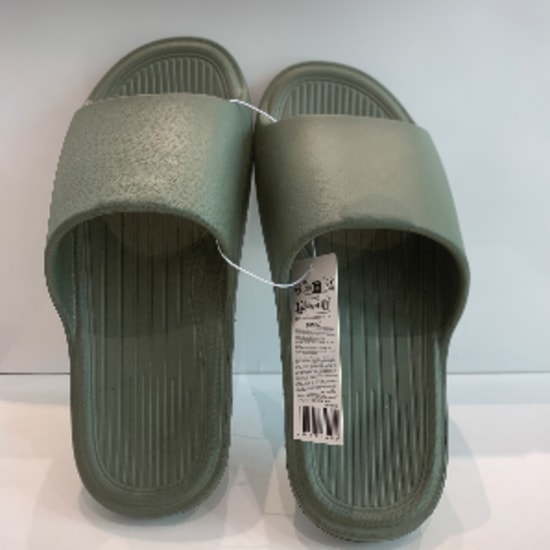 Men’s slippers with stripes