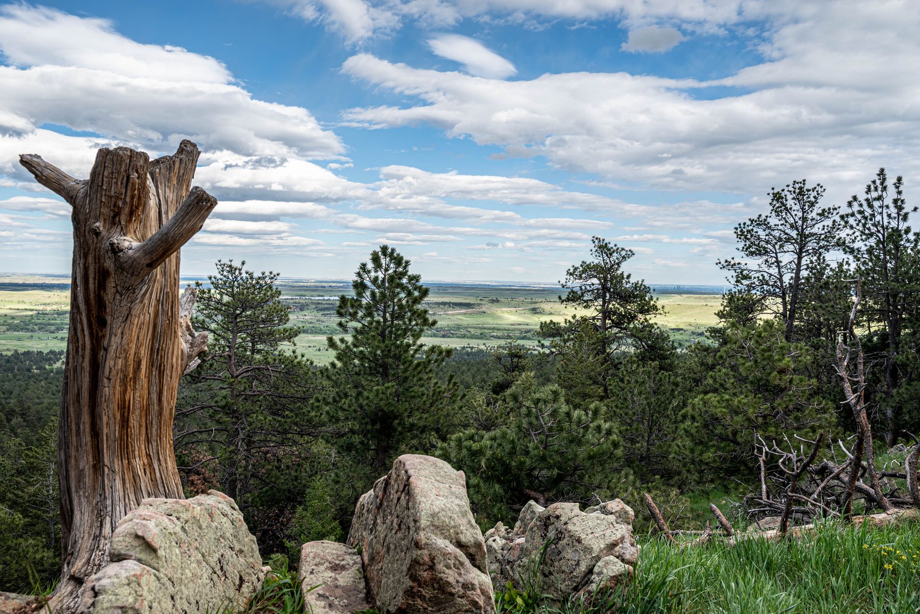 Boulder Home Offers Sweeping Mountain Views