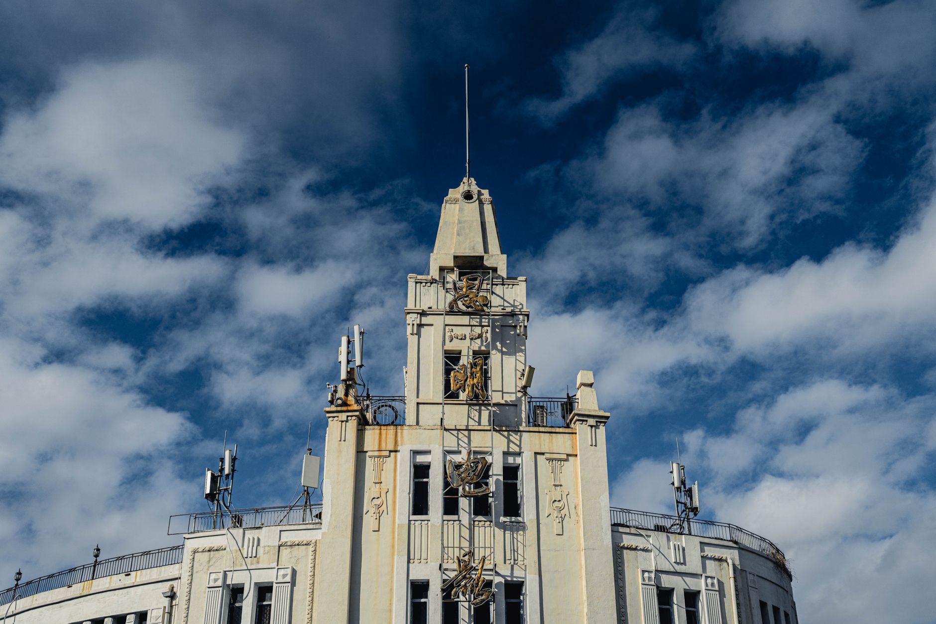 Art Deco Touches in Today’s Roof Design Approach