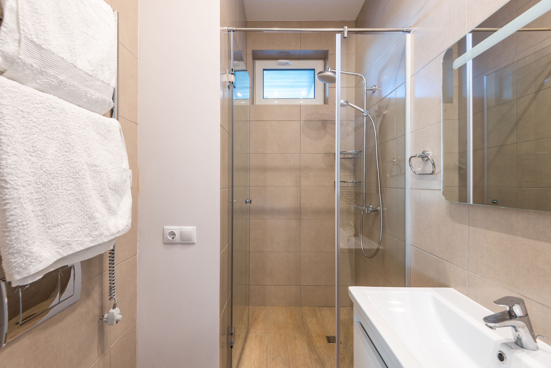 Crystal Clear: How to Clean and Maintain Glass Shower Enclosures Without Streaks