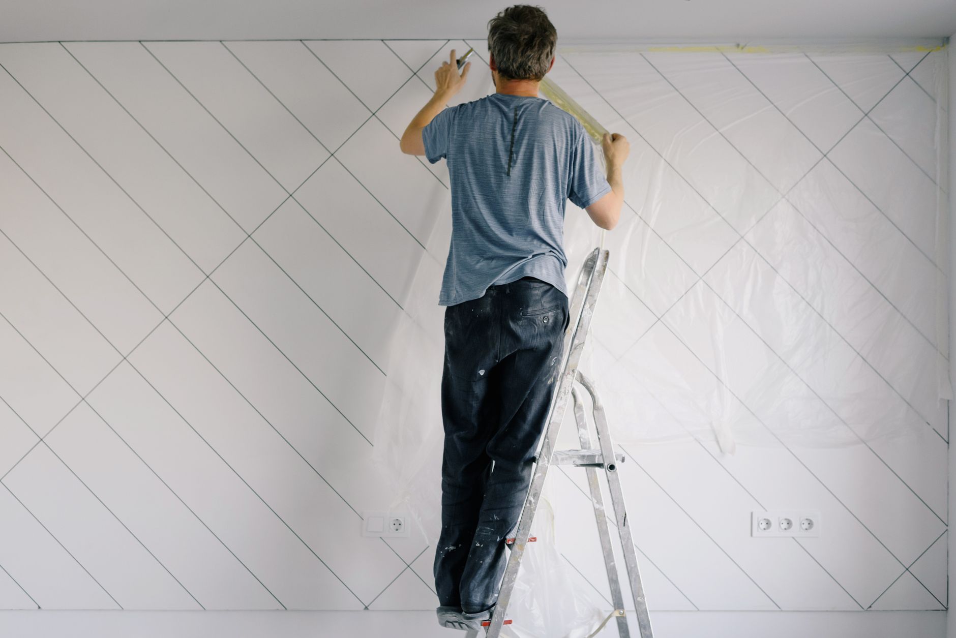 A comprehensive guide for wallpaper preparation