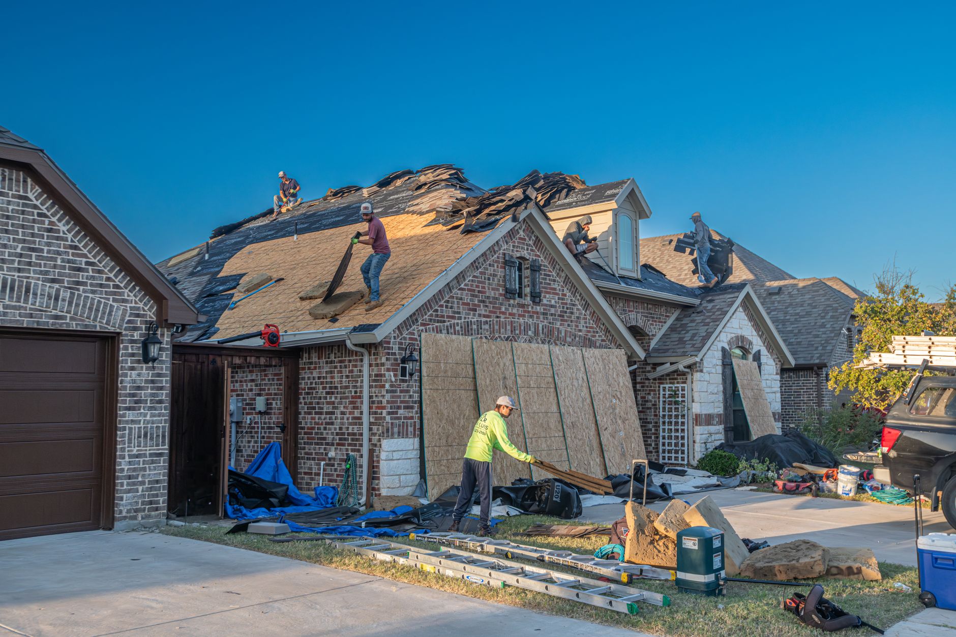 How to Choose the Right Roofing Contractor: Tips for Homeowners