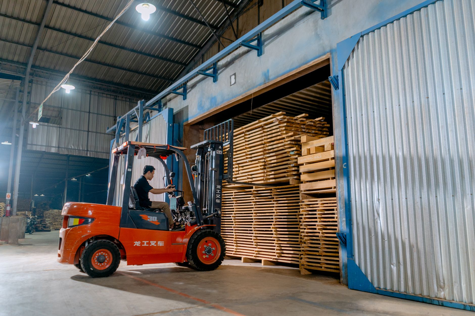 Handles and grippers for lifting and transporting – everything that will help you make the right choice