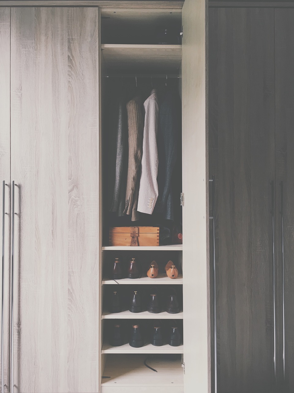 How to Organise Your Wardrobe