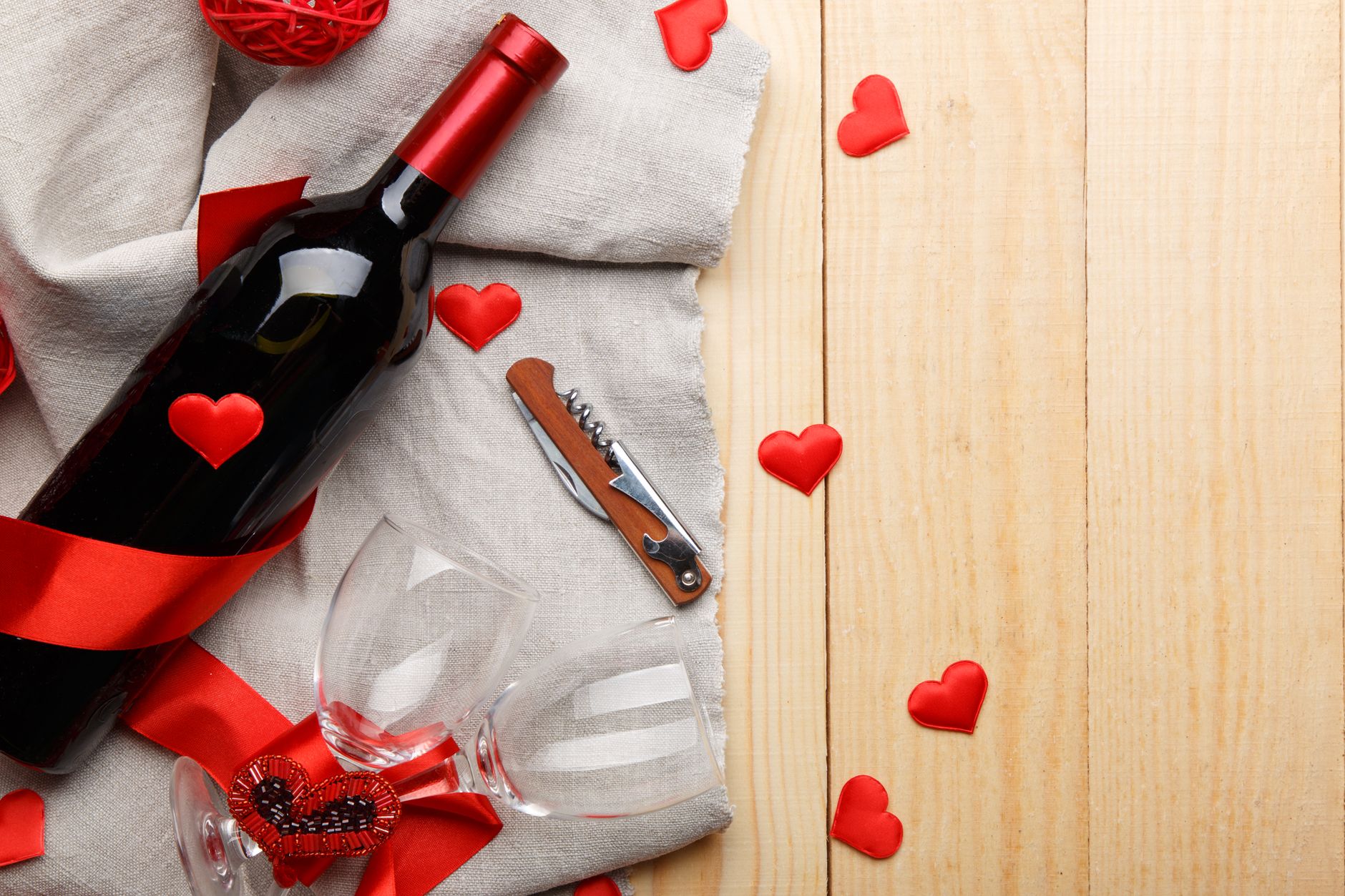 How can reviews help you plan your anniversary celebration?