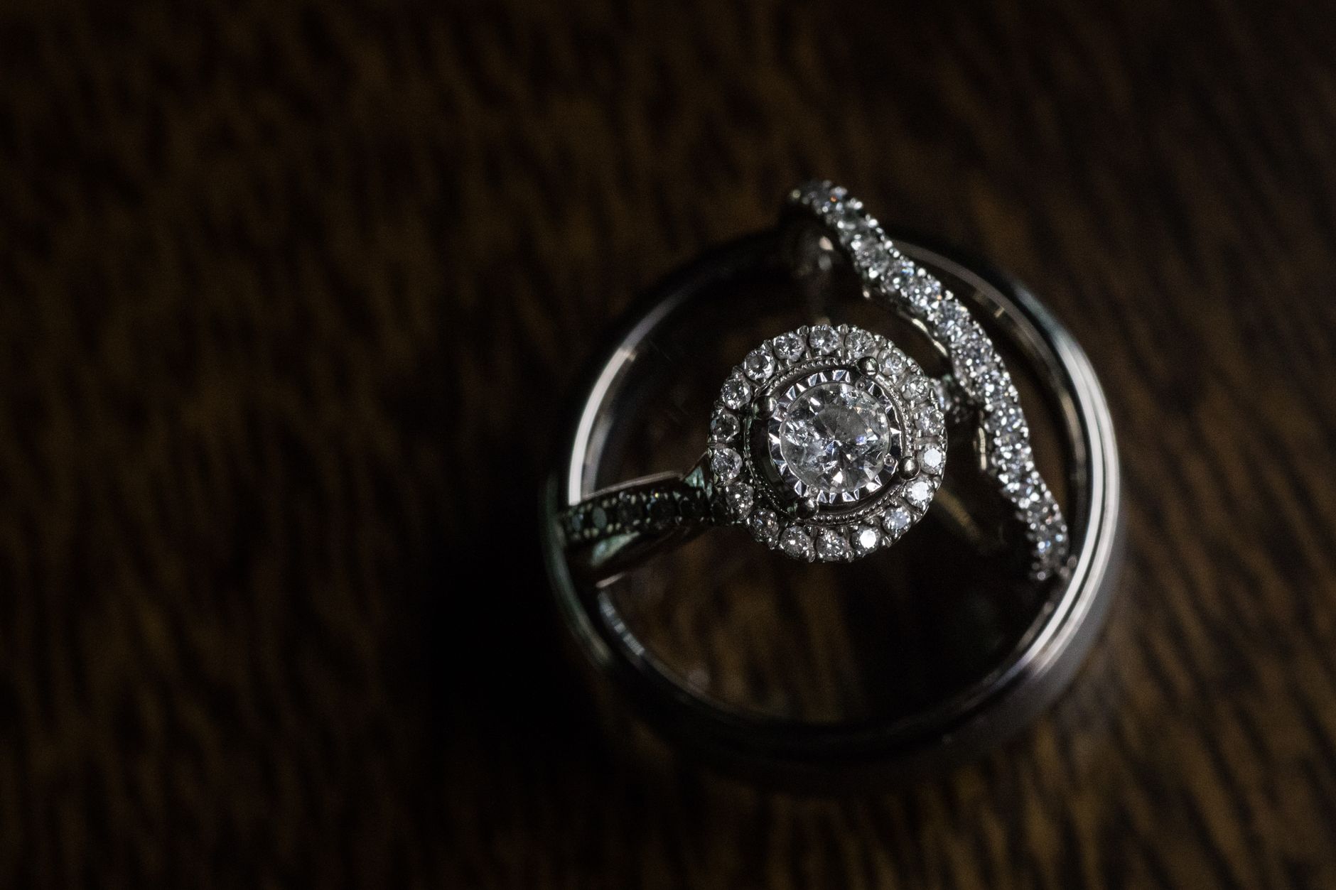 Brilliant round ring settings