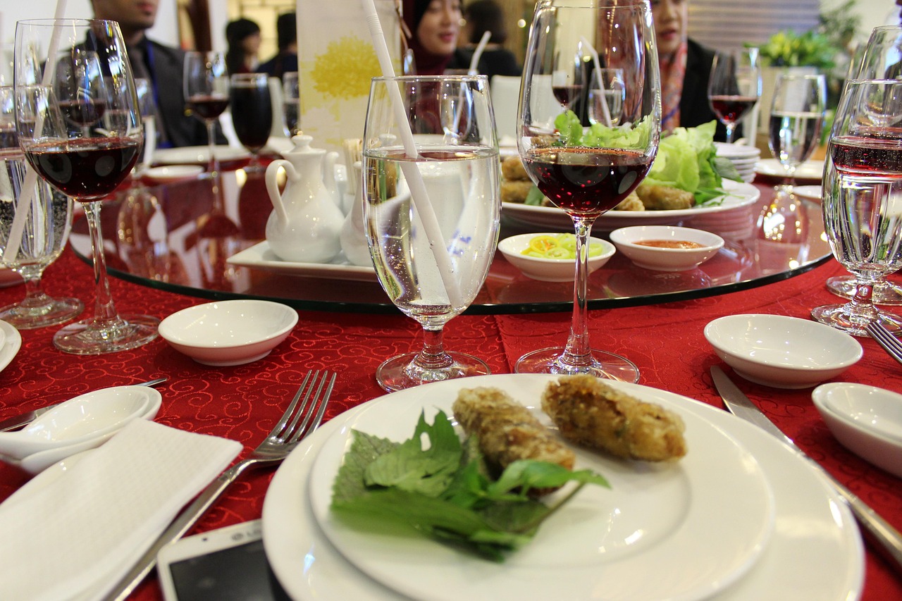 3 Tips to Staying Covid-19 Free When Eating Out
