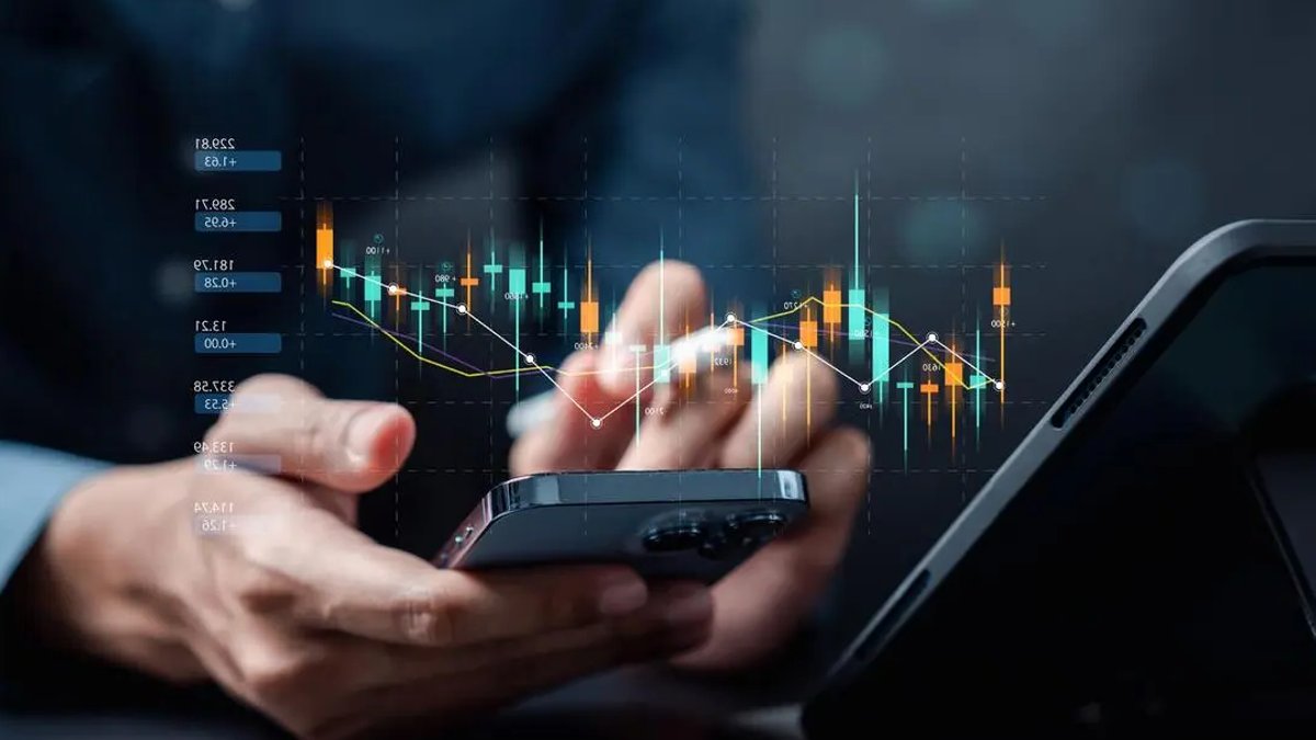 Sensex Falls 350 Points in Early Trade - sensex falls
