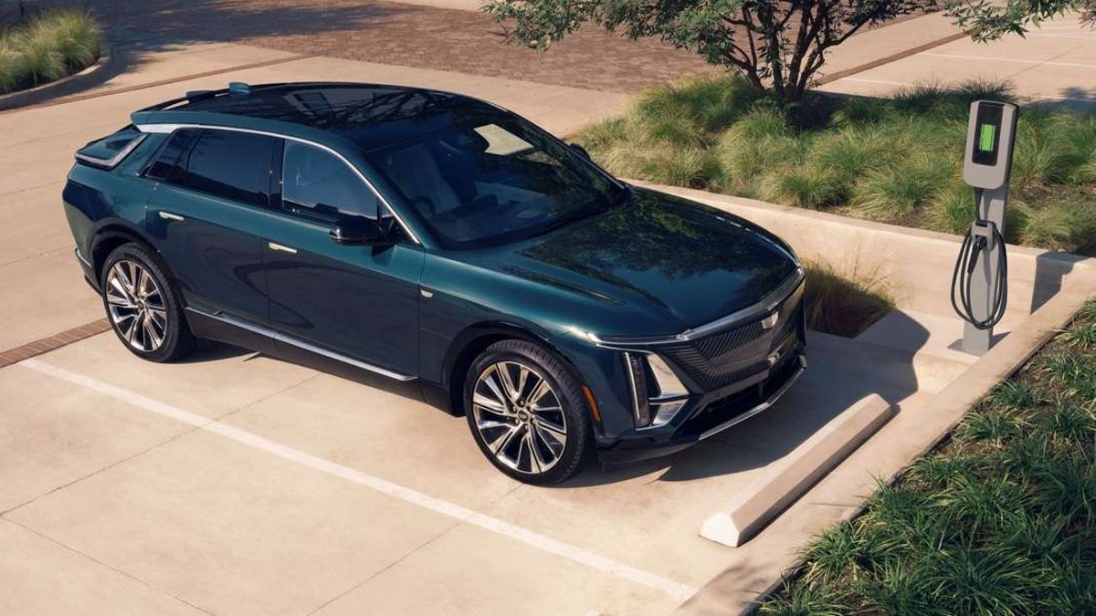 Cadillac Lyriq Owner Frustrated by Slow Software Updates - cadillac lyriq software