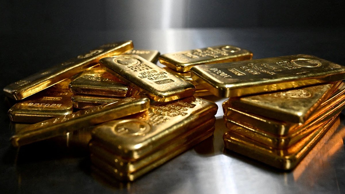 Gold holds near record high amid bond yield drop - gold prices