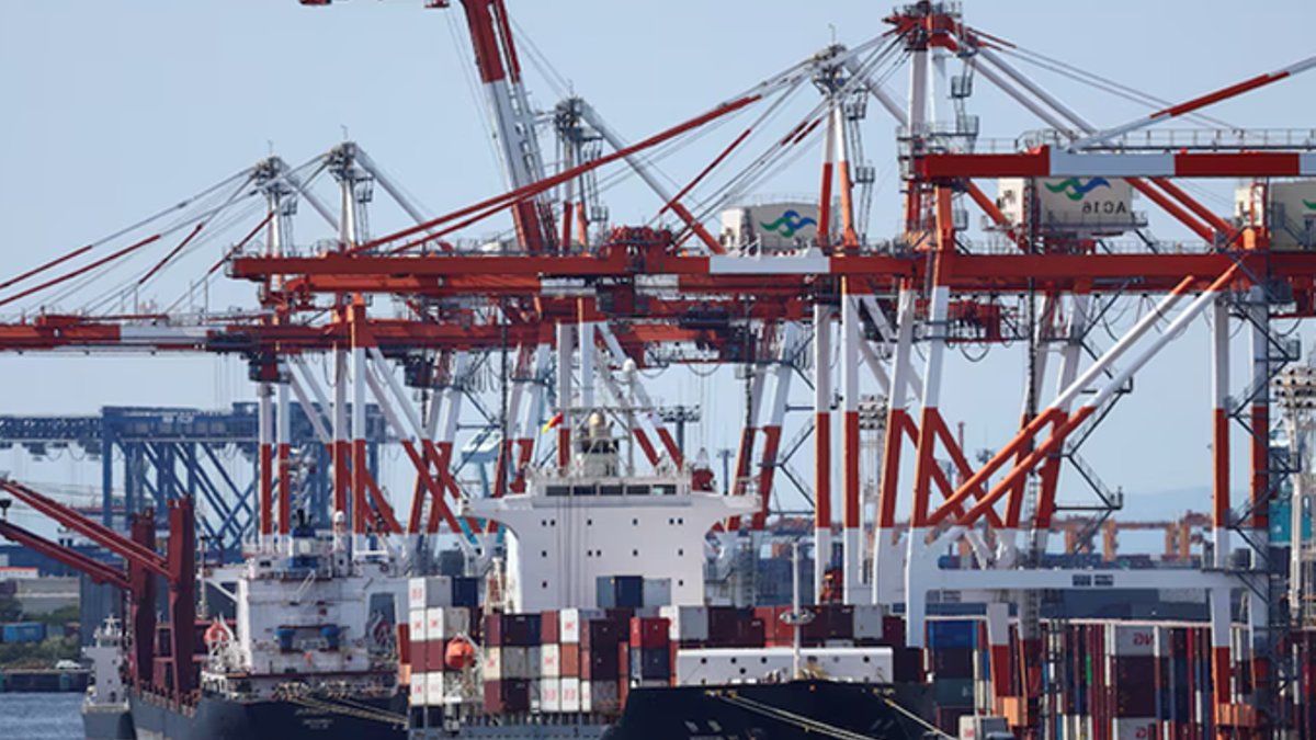 Japan export boom as imports soar on oil - japan exports