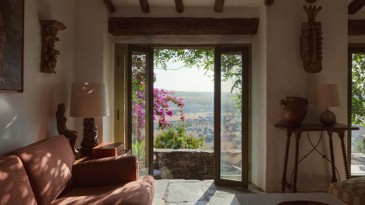 Monsaraz home revamped for Paris consultant - monsaraz home
