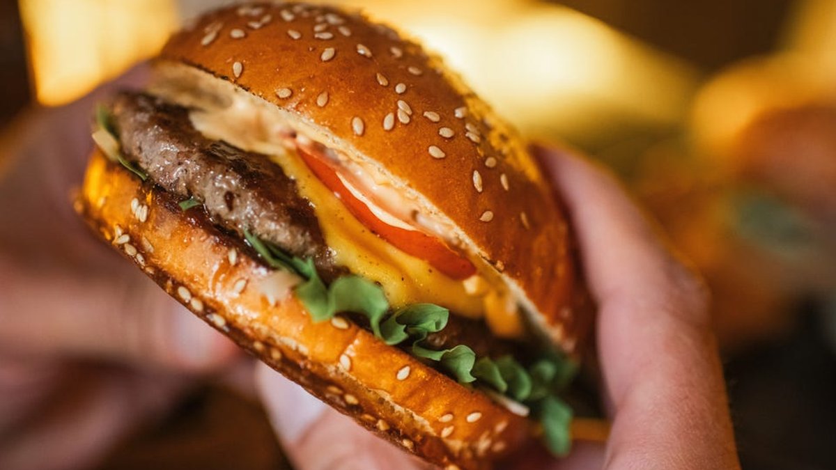 Cheaper juicier burgers with one simple step - mushroom burger