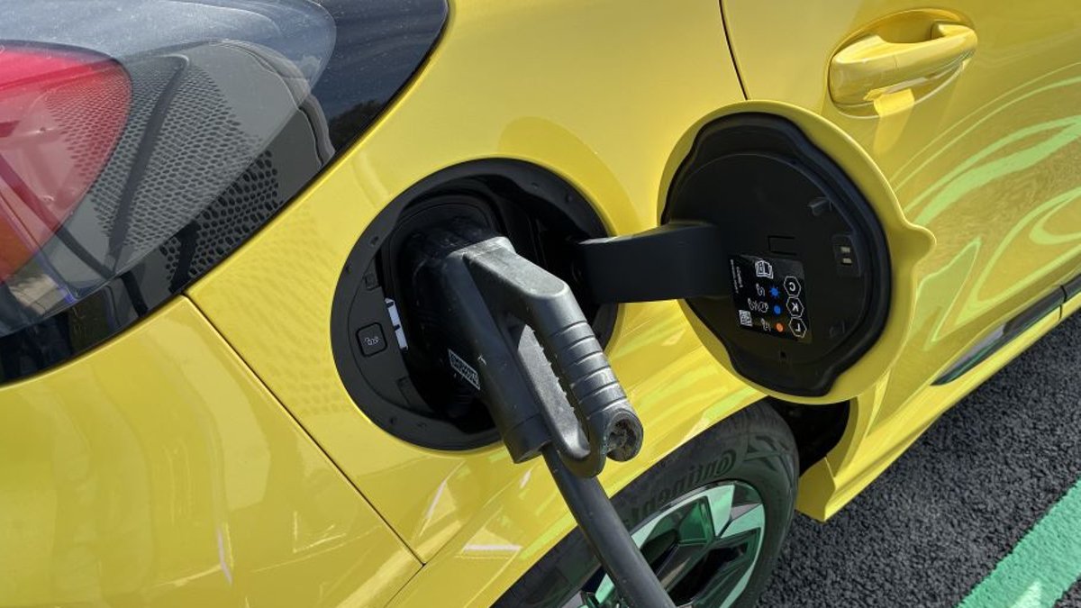 EV discounts shrink before plate switch - ev discounts