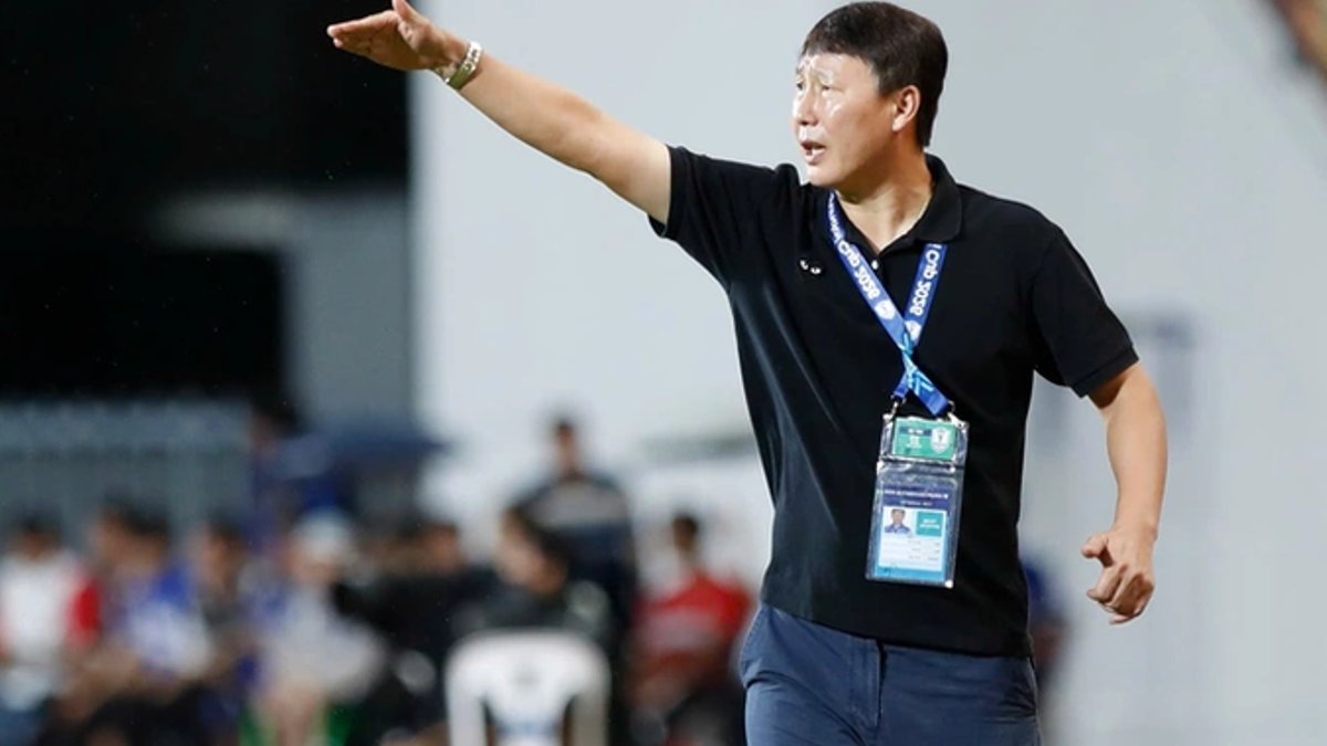 Coach Kim Sang Sik sets record with most wins over Thailand Coach Kim Sang Sik sets record with most wins over Thailand - coach kim sang sik