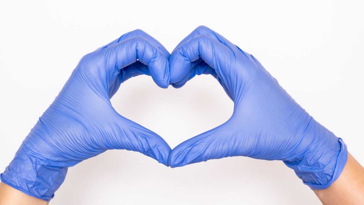 Oncology Nurse Stays by Patient Until His Final Days - oncology nurse
