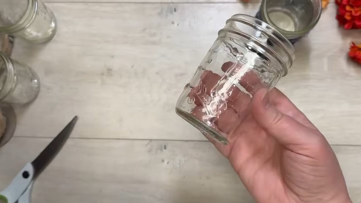 DIY Mason Jar Lamps Offer Affordable Table Lighting DIY Mason Jar Lamps Offer Affordable Table Lighting - mason jar lamp