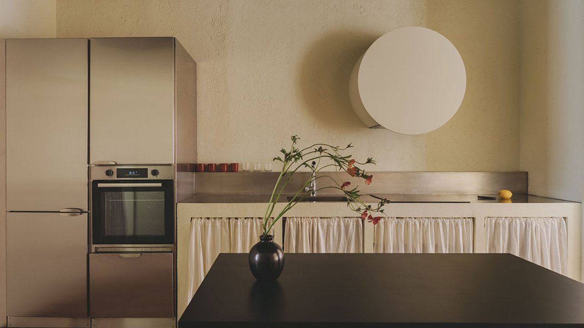 Madrid apartment gets futuristic latex makeover Madrid apartment gets futuristic latex makeover - apartment renovation