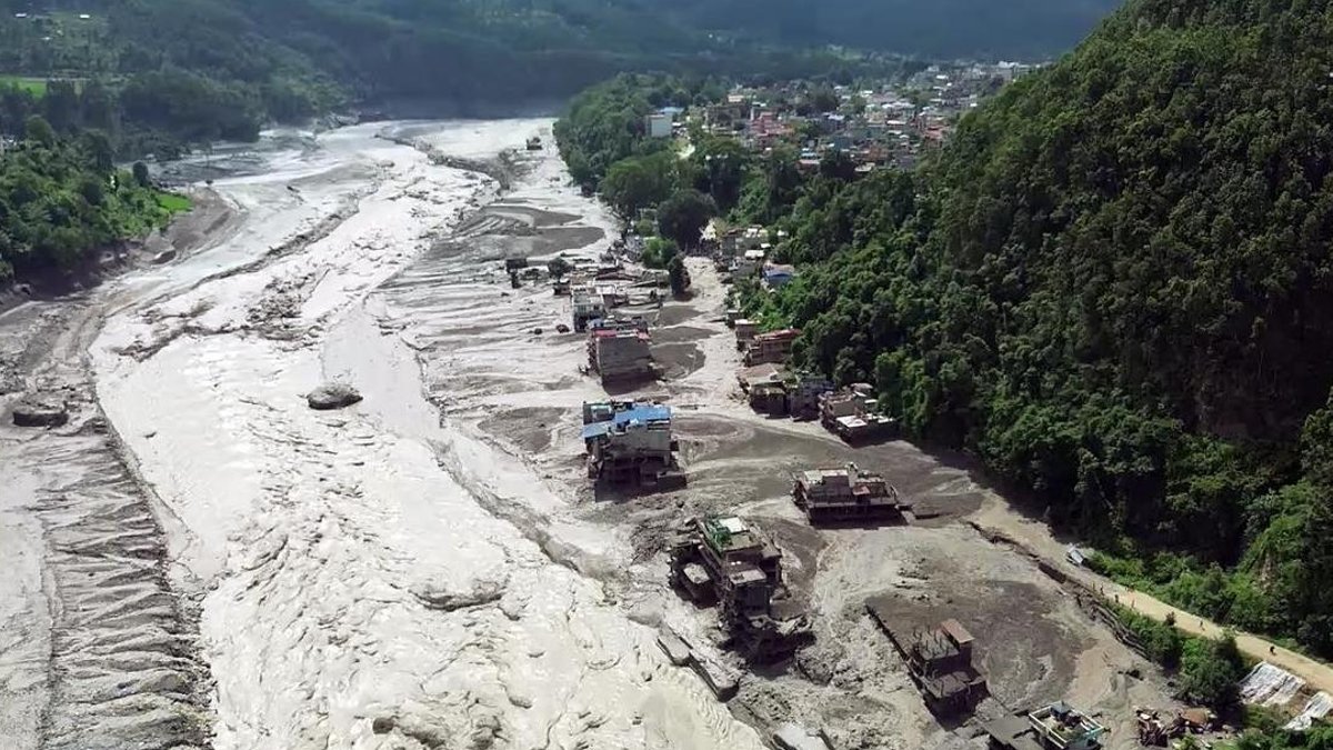 Nepal floods leave dozens dead and hundreds missing - nepal floods