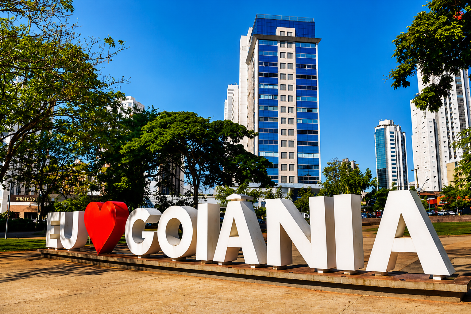 Monumento na Praça do Sol, em Goiânia