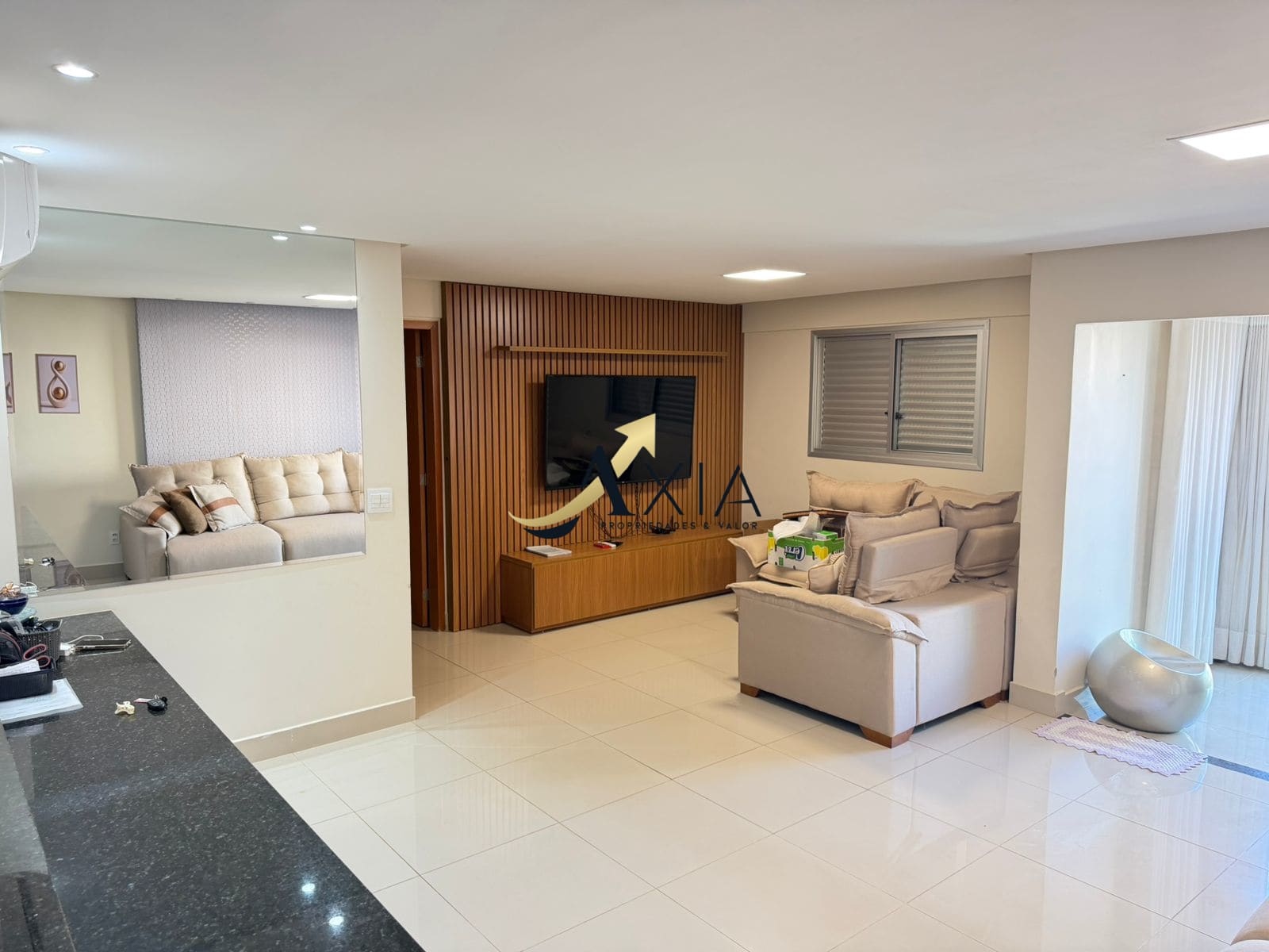 Apartamento mobiliado para alugar no Residencial Eldorado, Goiânia. 2 quartos, 2 garagens, lazer completo.