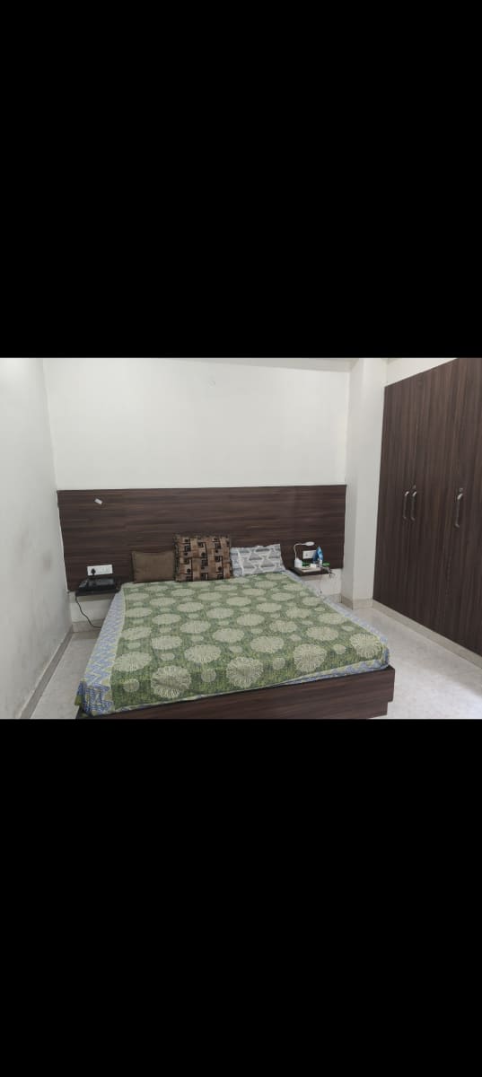 bala ji pg in Noida