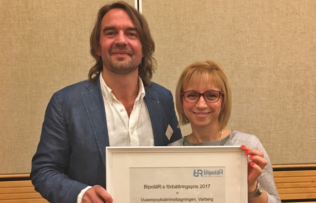 Aslak Iversen och Denada Aiff med diplom.