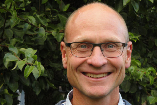 Porträtt Stefan James.