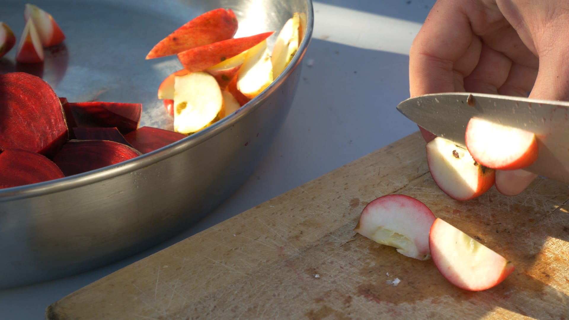 Maceronia - snow macerated beetroots and red apples with hemp oil