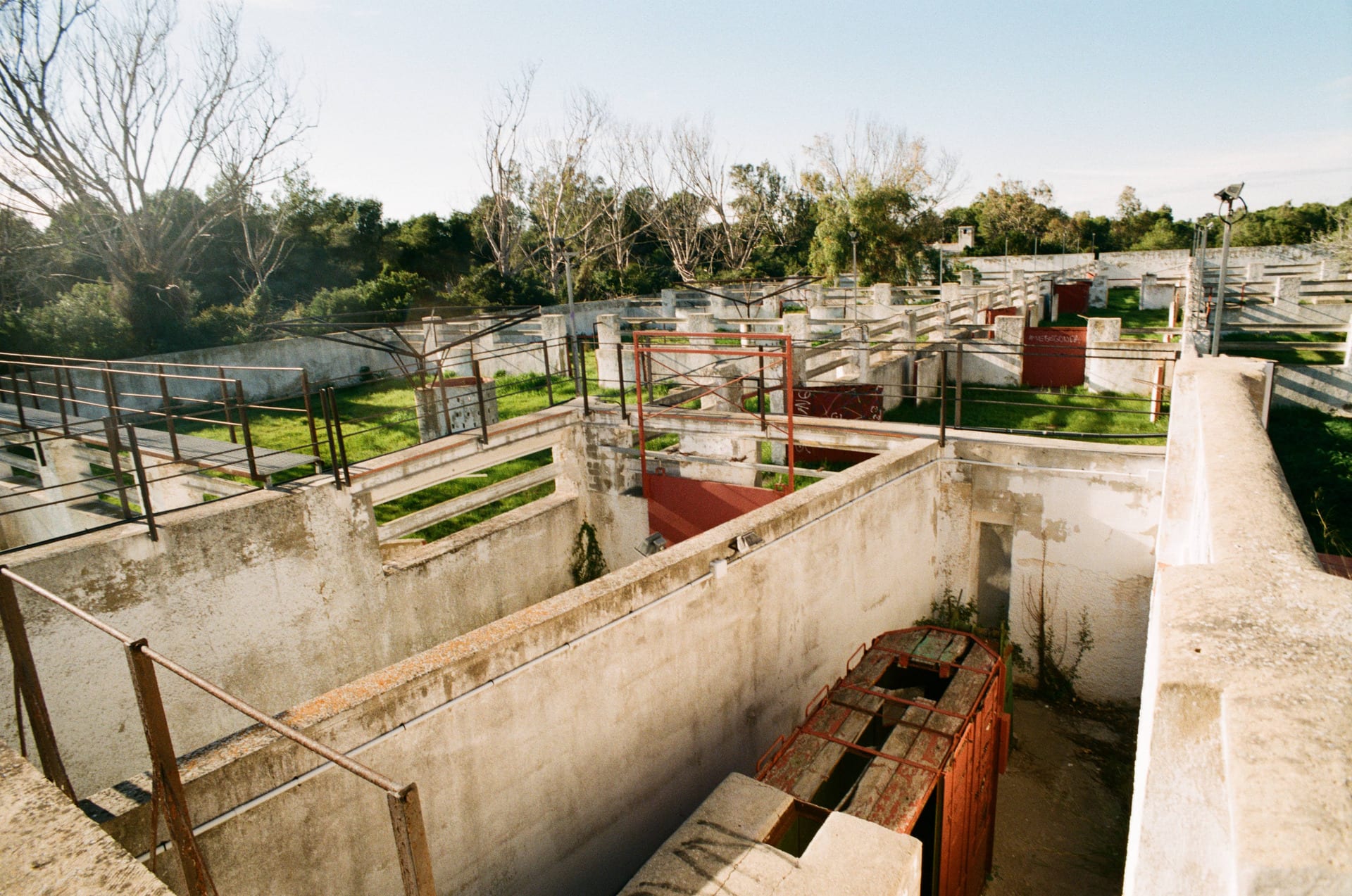 picture of abandoned bullpen