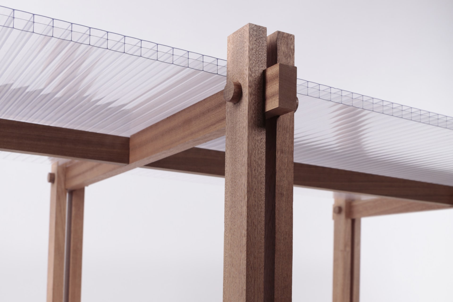 This flexibility is further increased by the scale of the furniture which allows to quickly transform the nature and the use of the space according to the passing of time. This allows a wide range of 