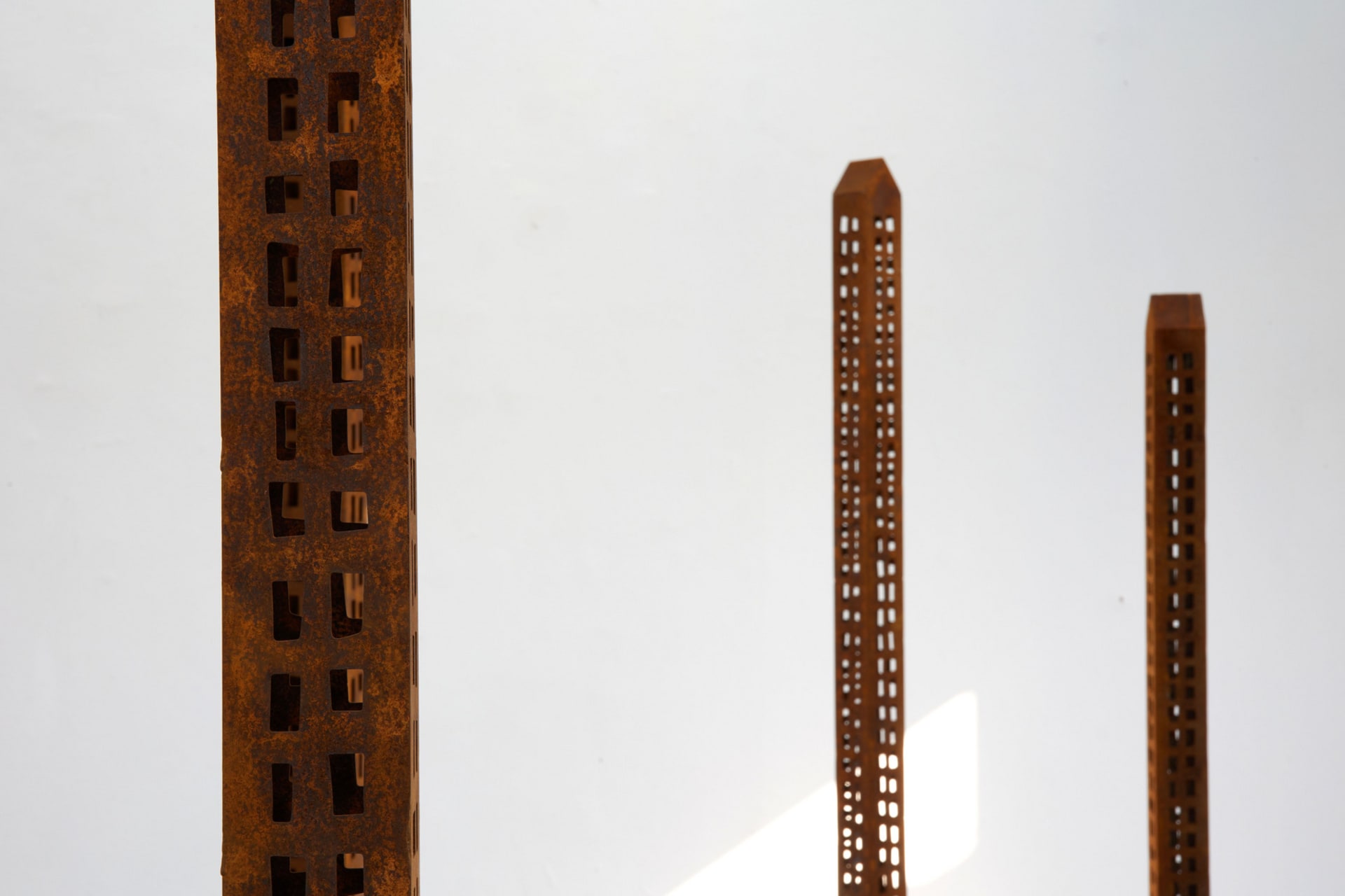 Sara Osman, Battle for Home, 2022, Plaster and Clay, 50 x 150 x 150 (variable). [Installation and Performance].