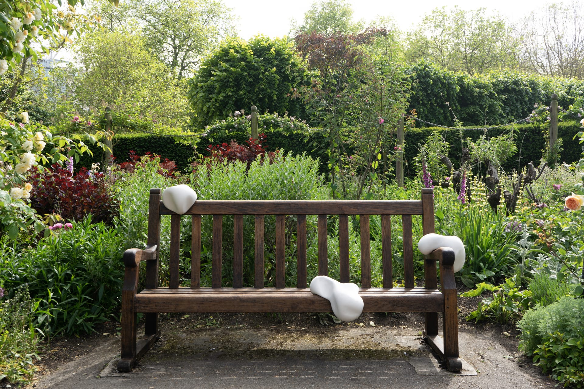 3plaster on bench