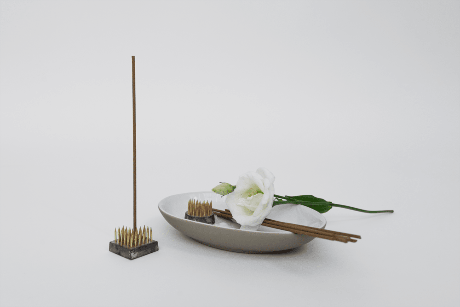 A series of fashion jewellery draws on the spirit of Ikebana and the semiotic theory by Roland Barthes.