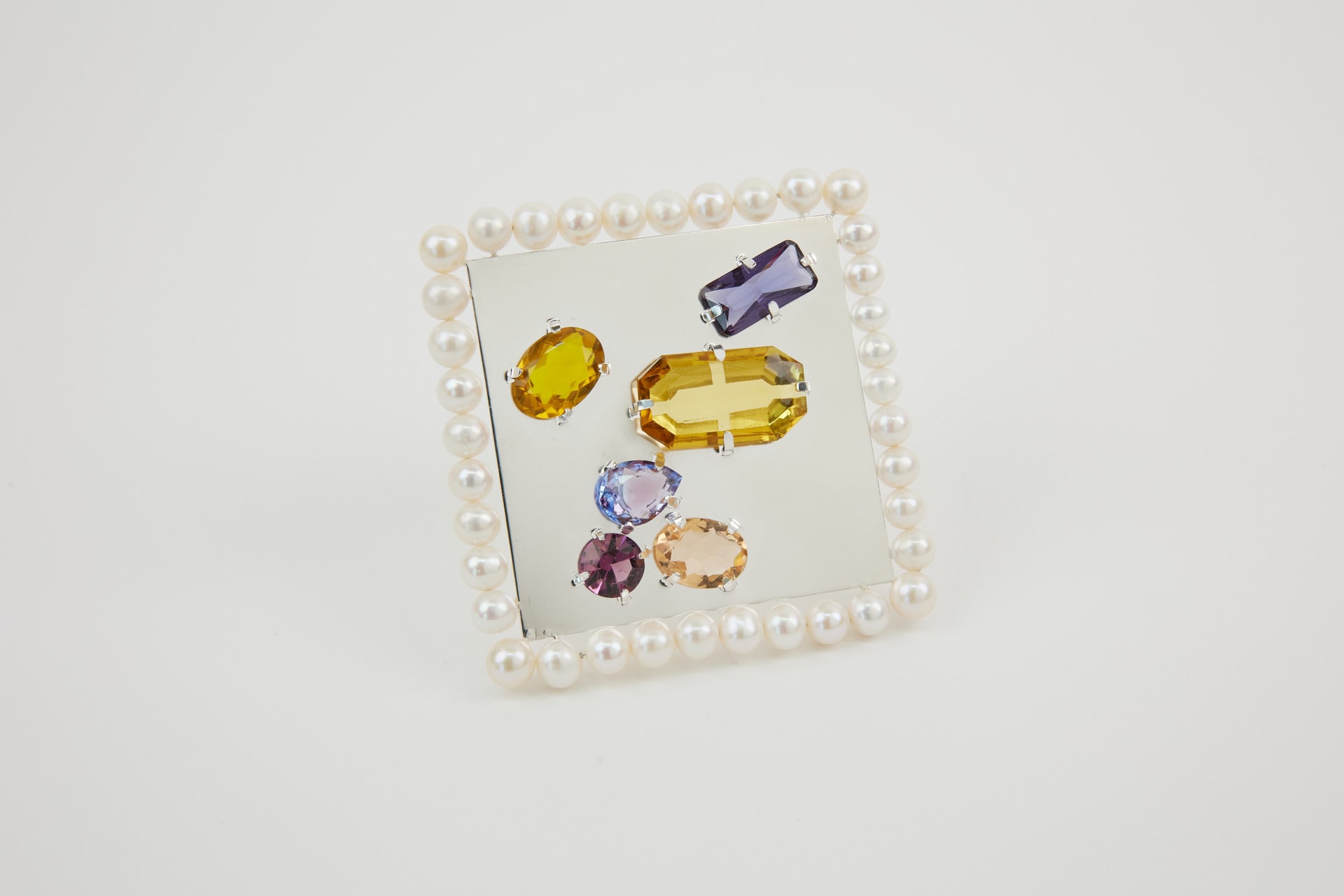 pearl surround brooch