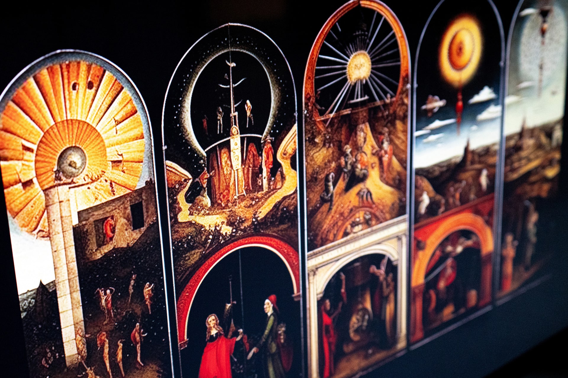 Images of virtual altarpiece