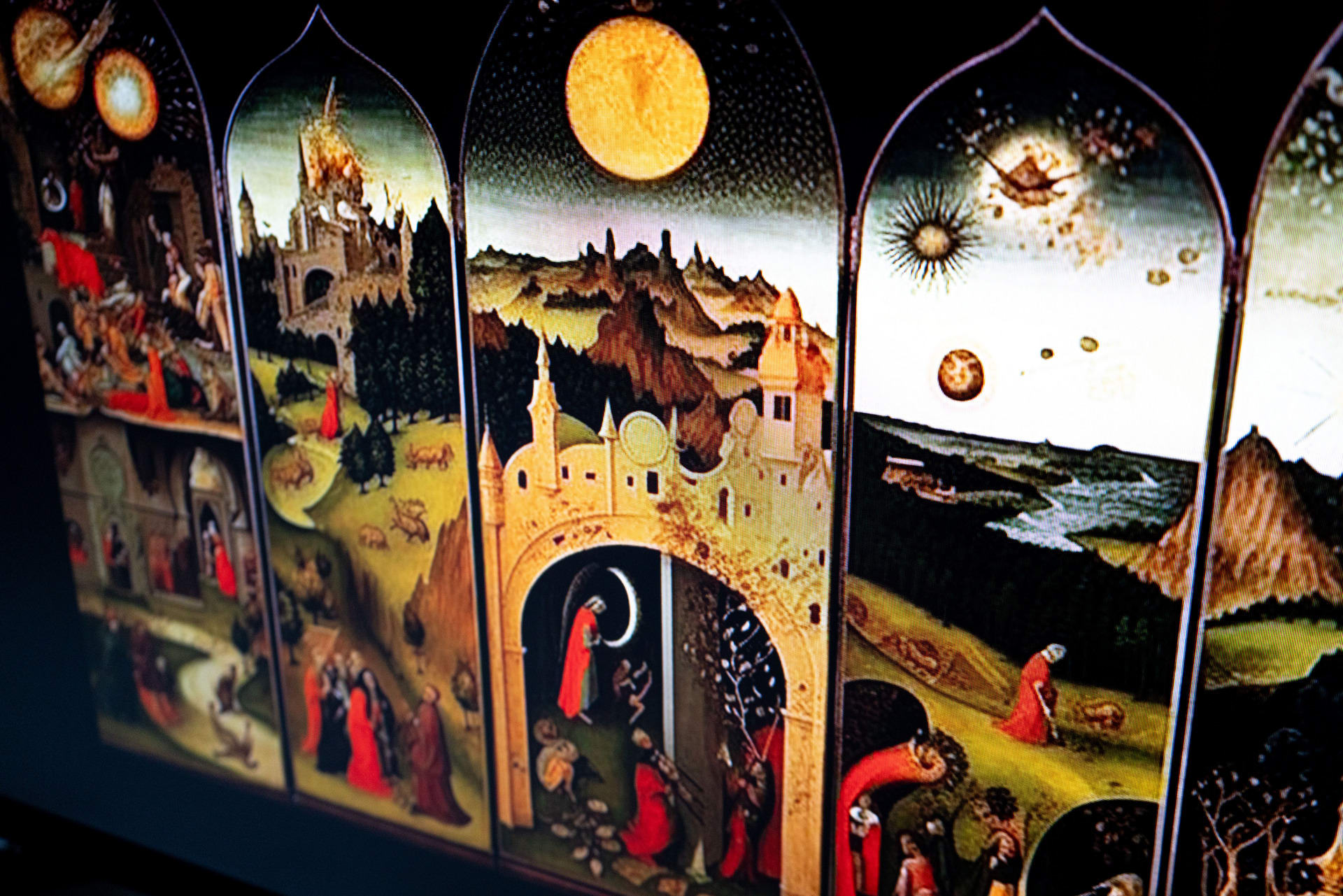 Images of virtual altarpiece