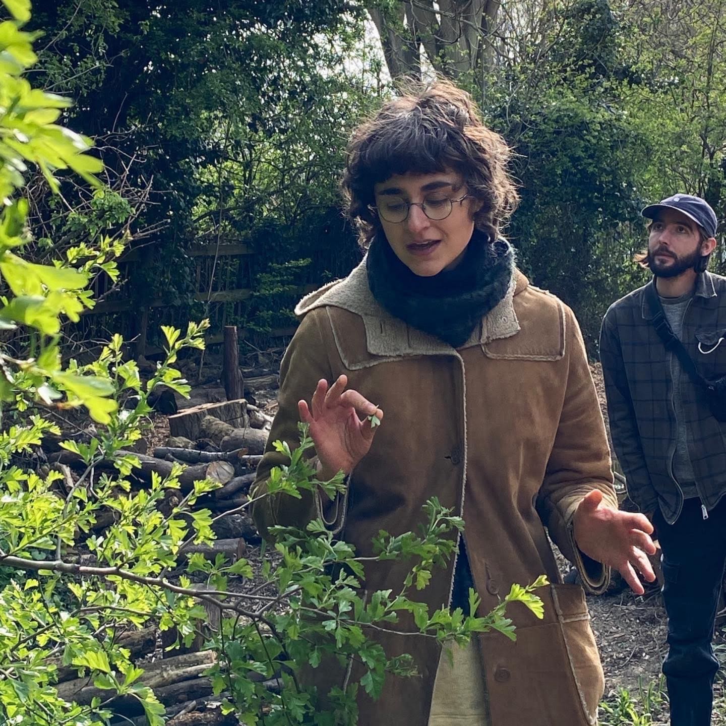 Foraging walk with the Bethnal Green Natural Reserve community and the London-based forager Rights For The Weeds