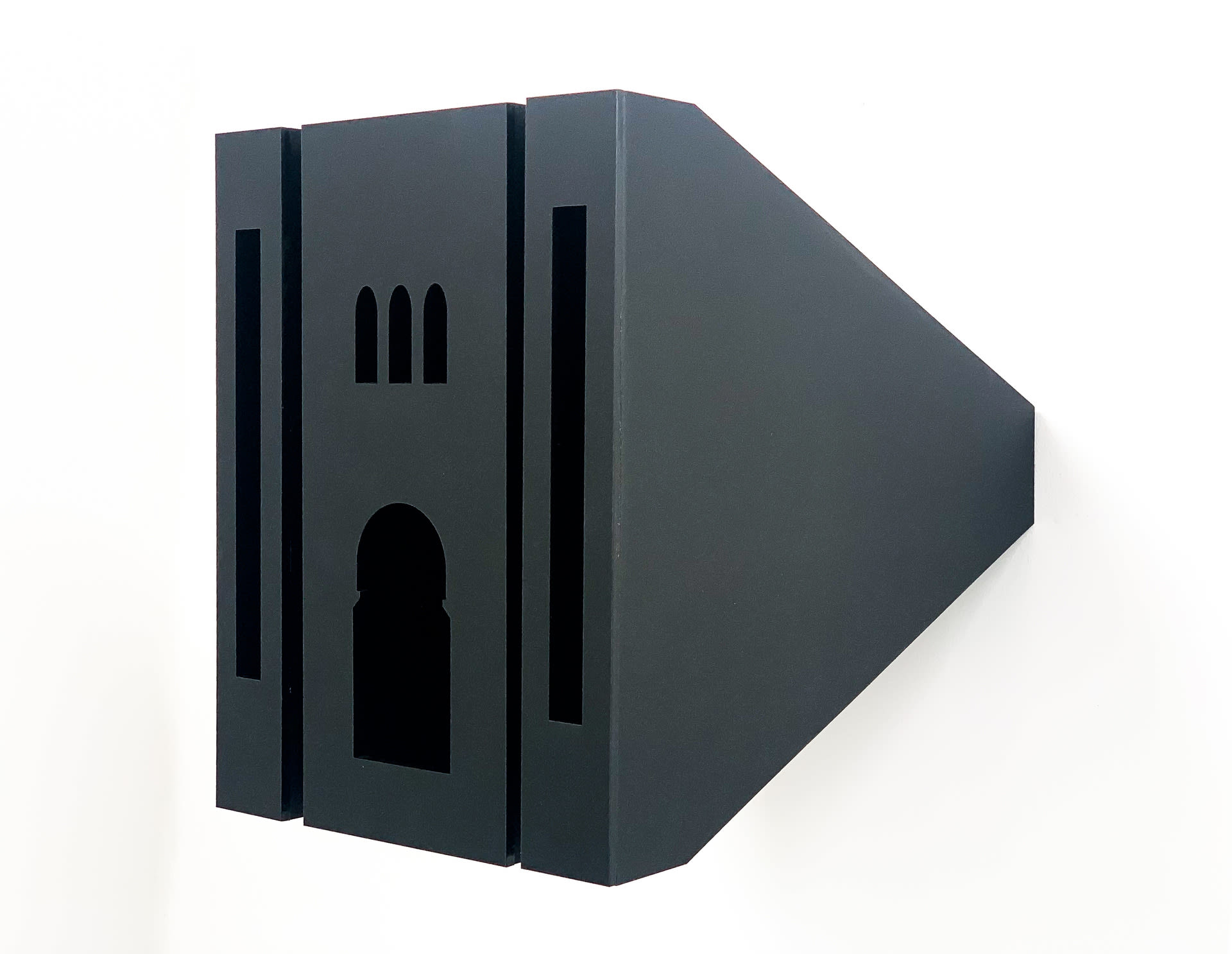 Wall-mounted trompe-l'oeil sculpture depicting a minimal representation of the Lebanese parliament